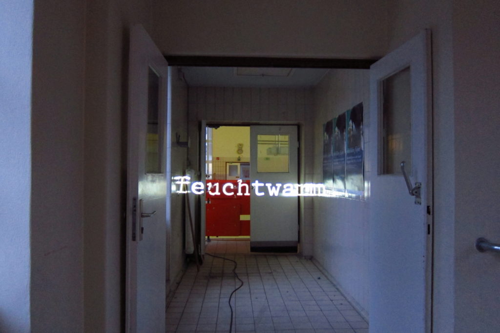 Lukas von Bülow verschwimmt typographie installation lessingbad Kiel